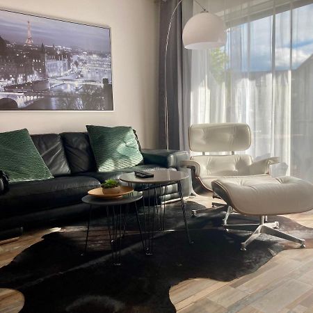 Living At Saarpartments -Adultsonly- 2 Bedrooms, Kitchen - Business & Holiday Apartments For Long- And Short Term Stay, 3 Min To Train Station, Secure E-Bike Parking! Saarbruecken Ngoại thất bức ảnh