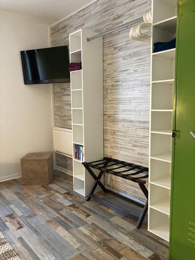 Living At Saarpartments -Adultsonly- 2 Bedrooms, Kitchen - Business & Holiday Apartments For Long- And Short Term Stay, 3 Min To Train Station, Secure E-Bike Parking! Saarbruecken Ngoại thất bức ảnh