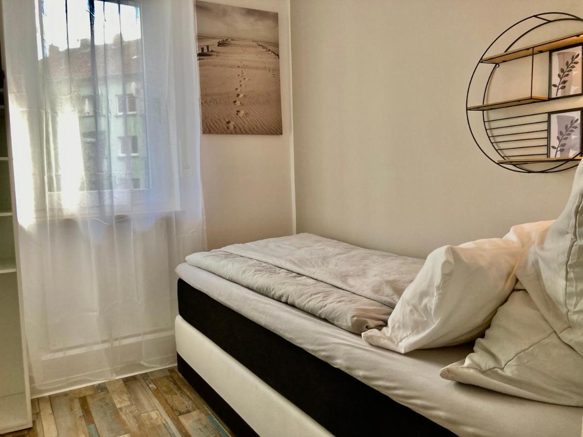 Living At Saarpartments -Adultsonly- 2 Bedrooms, Kitchen - Business & Holiday Apartments For Long- And Short Term Stay, 3 Min To Train Station, Secure E-Bike Parking! Saarbruecken Ngoại thất bức ảnh